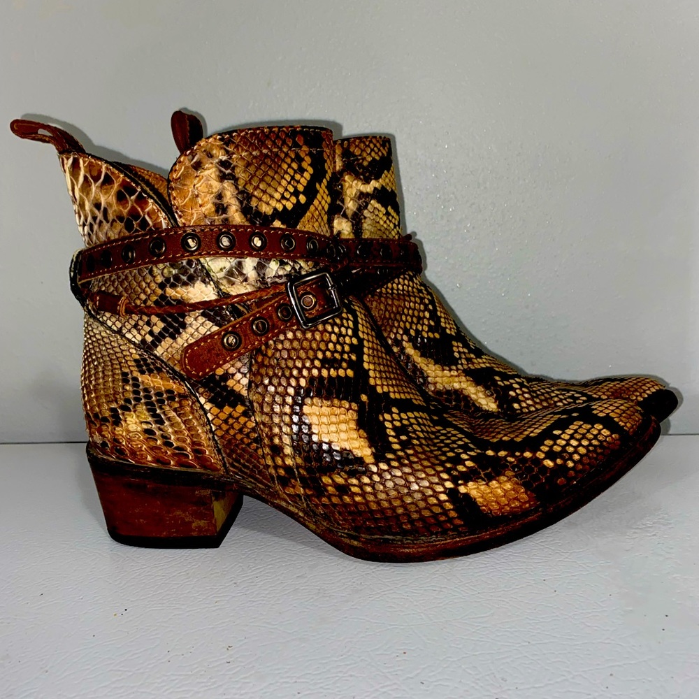 Snake skin western boots